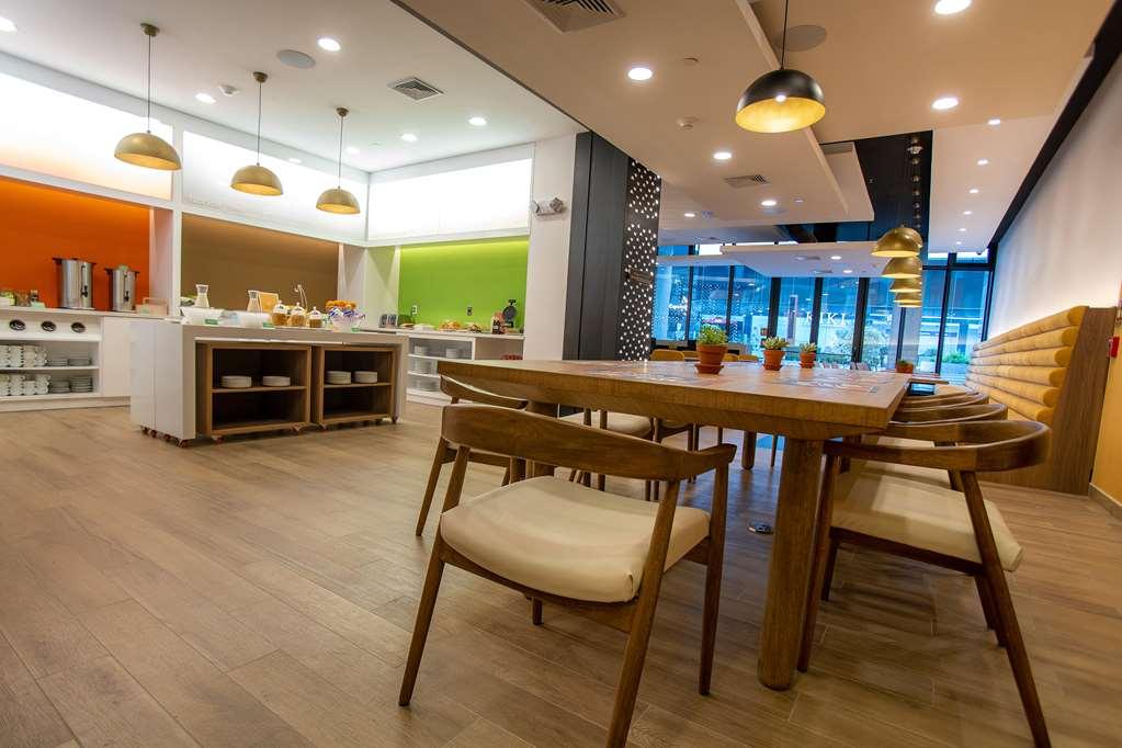 Hampton By Hilton Quito La Carolina Park Hotel Nhà hàng bức ảnh