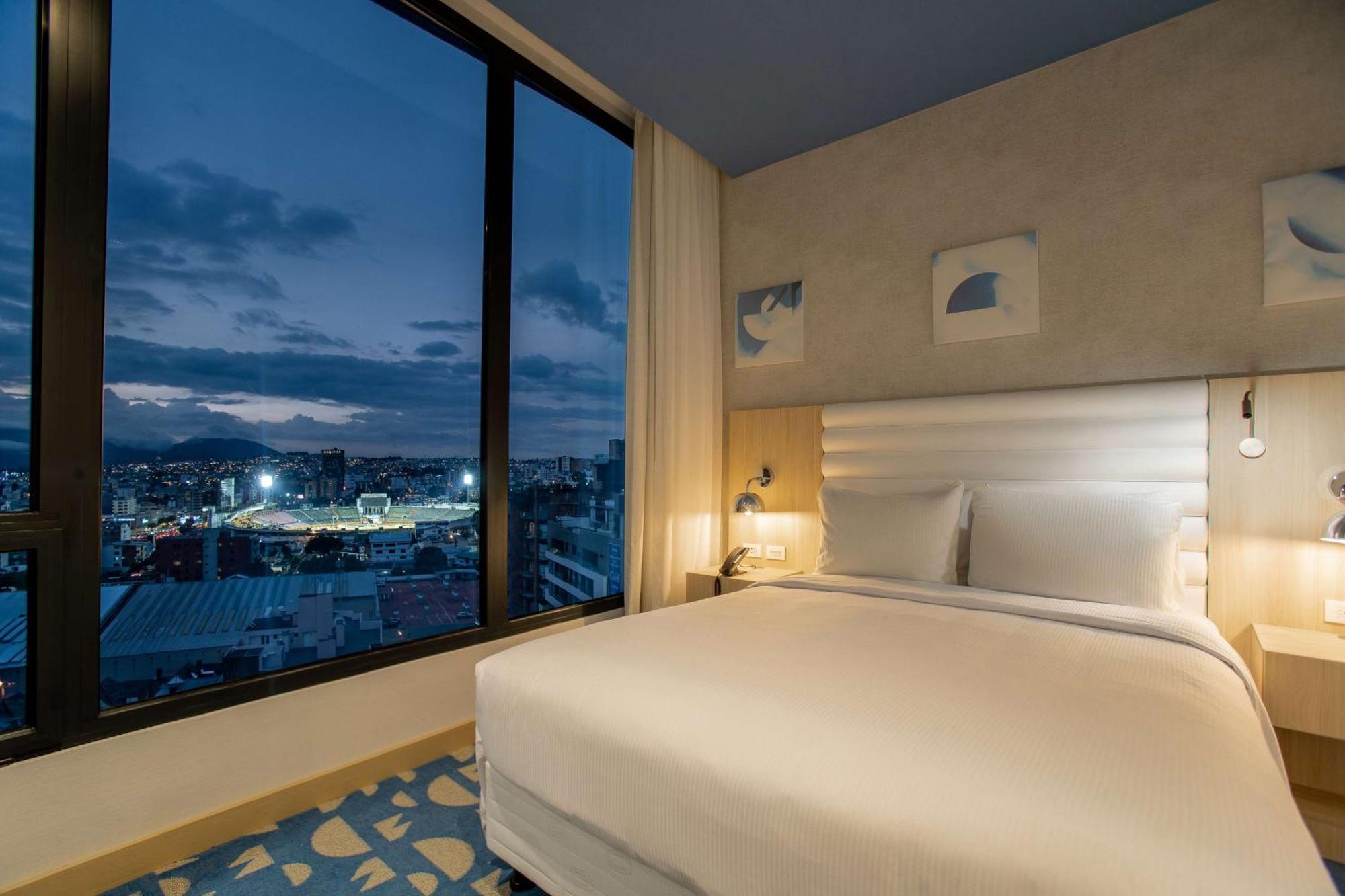 Hampton By Hilton Quito La Carolina Park Hotel Ngoại thất bức ảnh