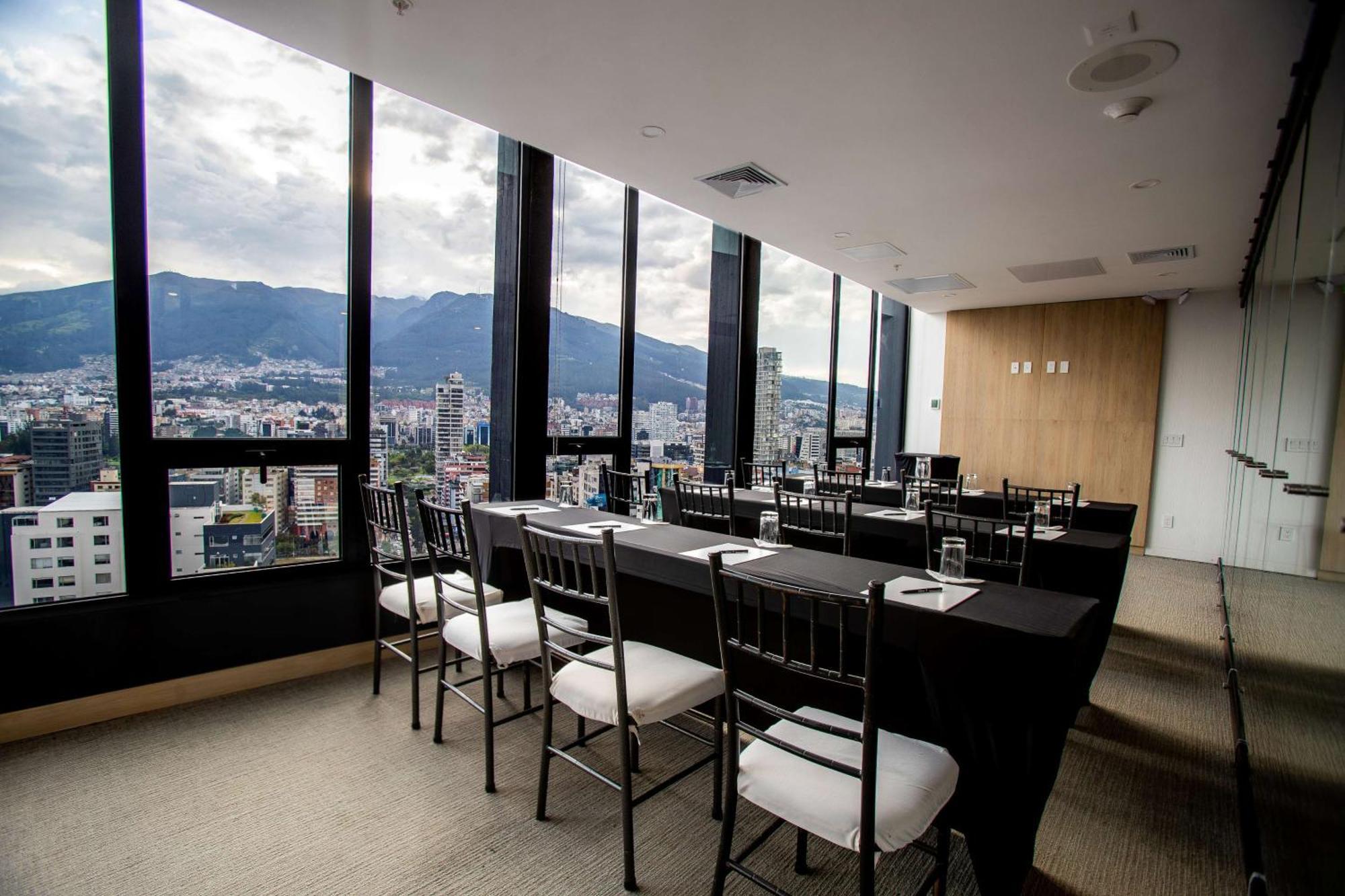 Hampton By Hilton Quito La Carolina Park Hotel Ngoại thất bức ảnh