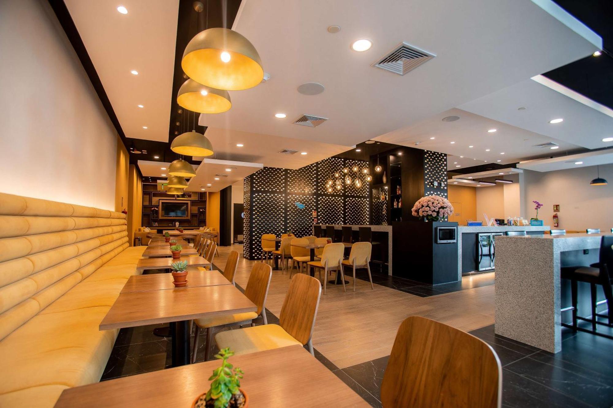Hampton By Hilton Quito La Carolina Park Hotel Ngoại thất bức ảnh